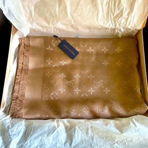 LOUIS VUITTON SHAWL• Brand new w/tags